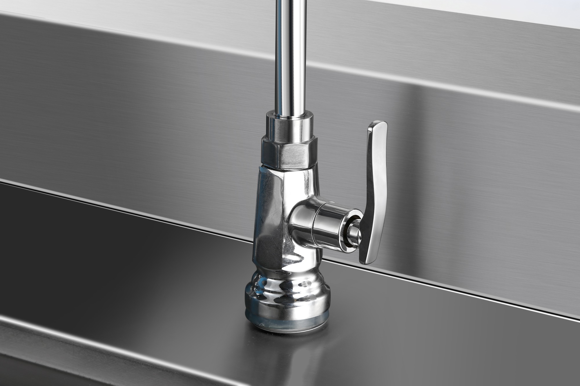 Pass through dishwasher 200 baskets/hour